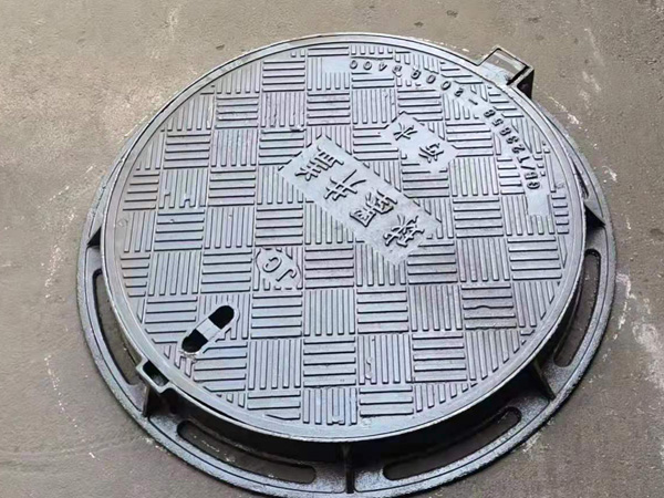 球墨铸铁井盖怎么打开? 球墨铸铁井盖怎么打开?